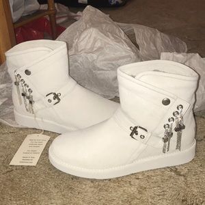 Brand New UGG!! Made in Italy!!! Rare color